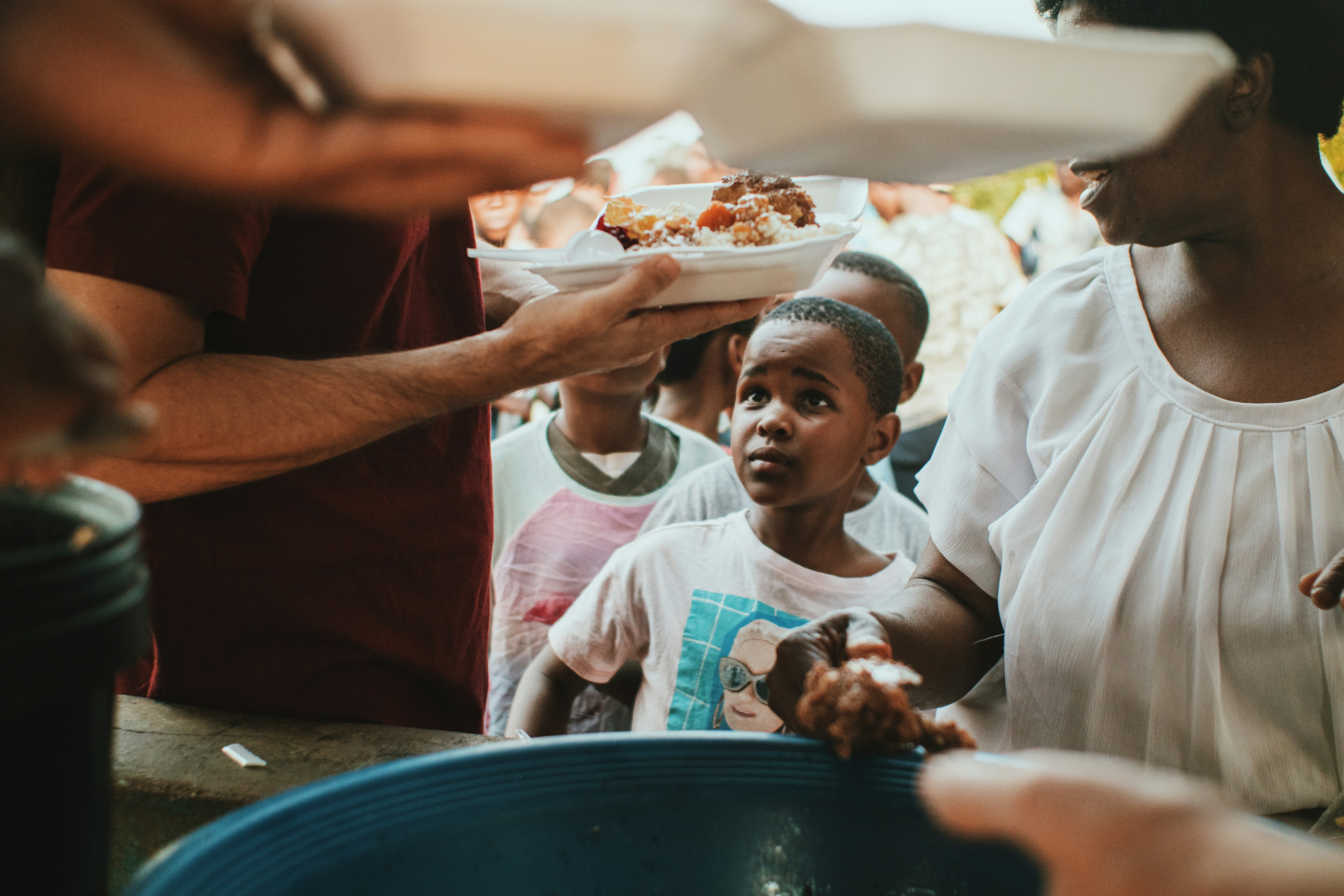 Children receiving a school feeding program meal